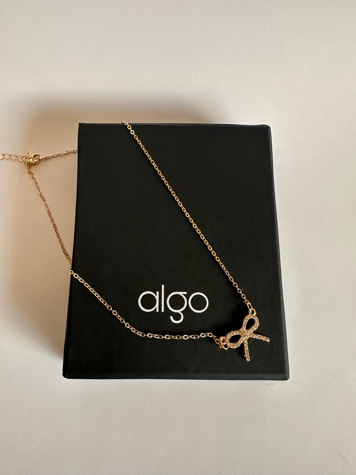 Elegant Gold Bow Necklace