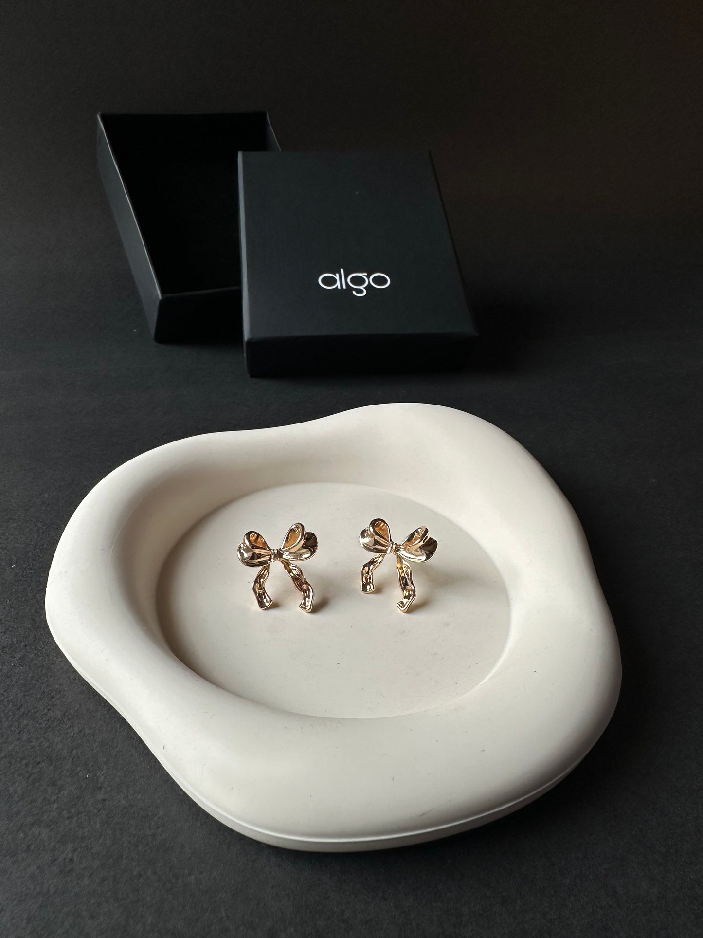 Wire Bow Earrings (Gold)