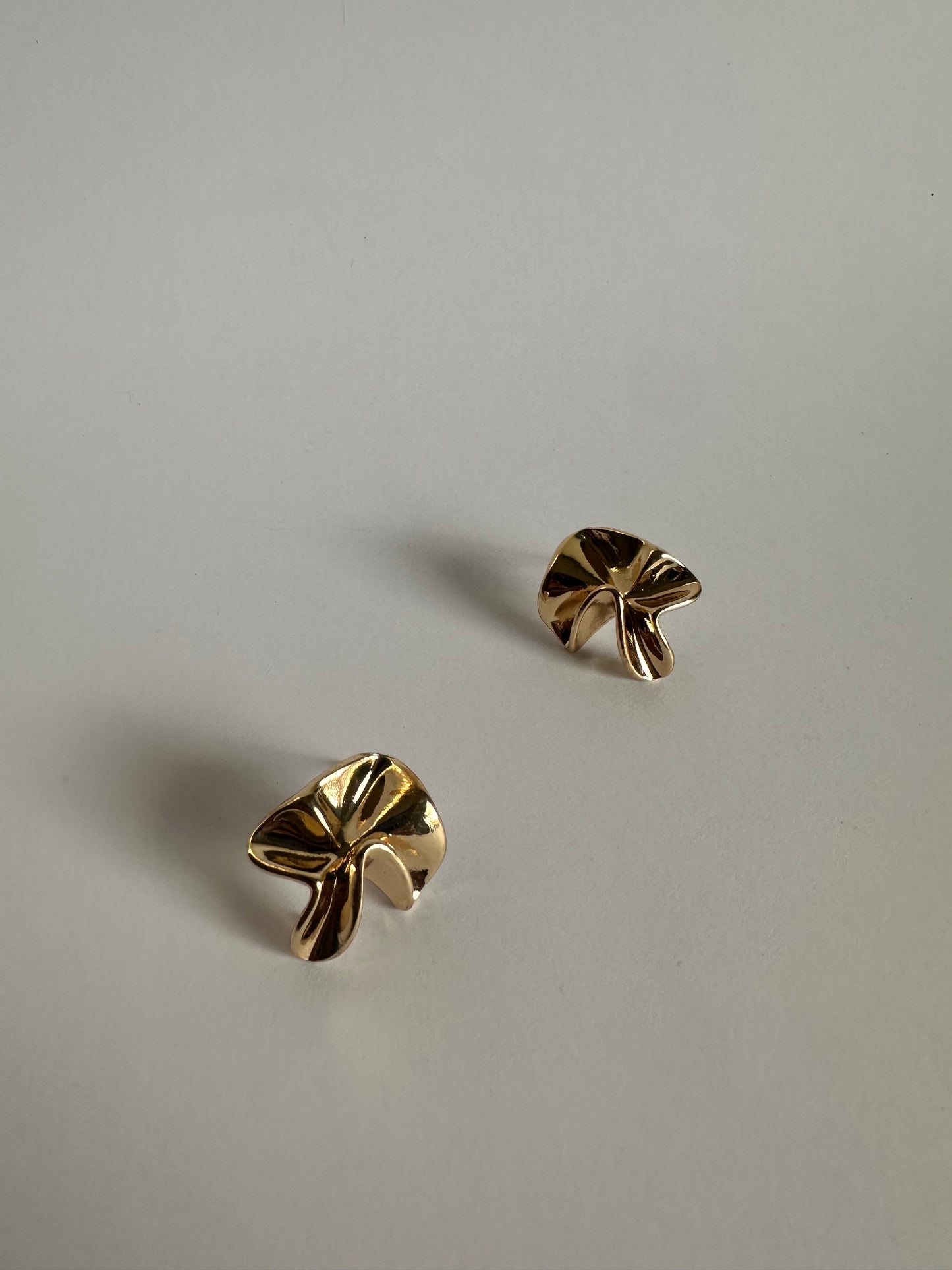 Sculpted Stud Earrings (Gold)