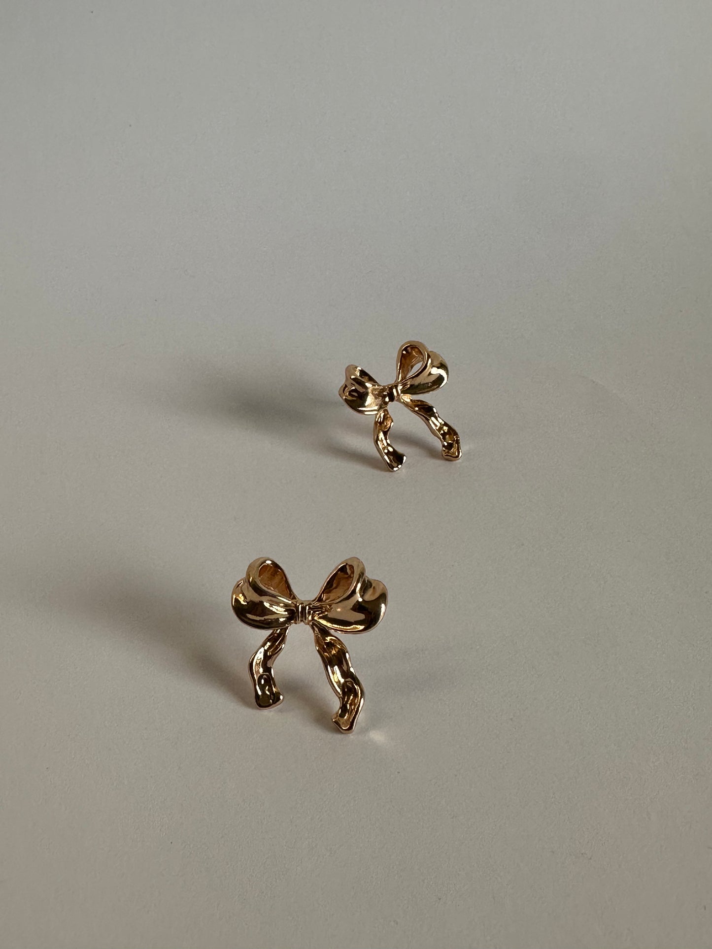 Wire Bow Earrings (Gold)