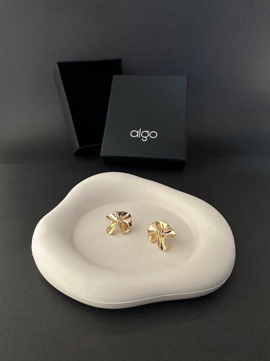 Sculpted Stud Earrings (Gold)