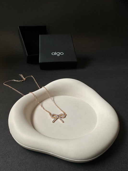 Elegant Gold Bow Necklace
